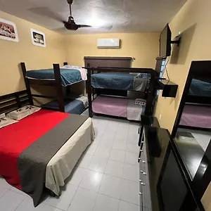 Casa Paloma Cerca De Centro Comercial Y Airport , Chetumal México